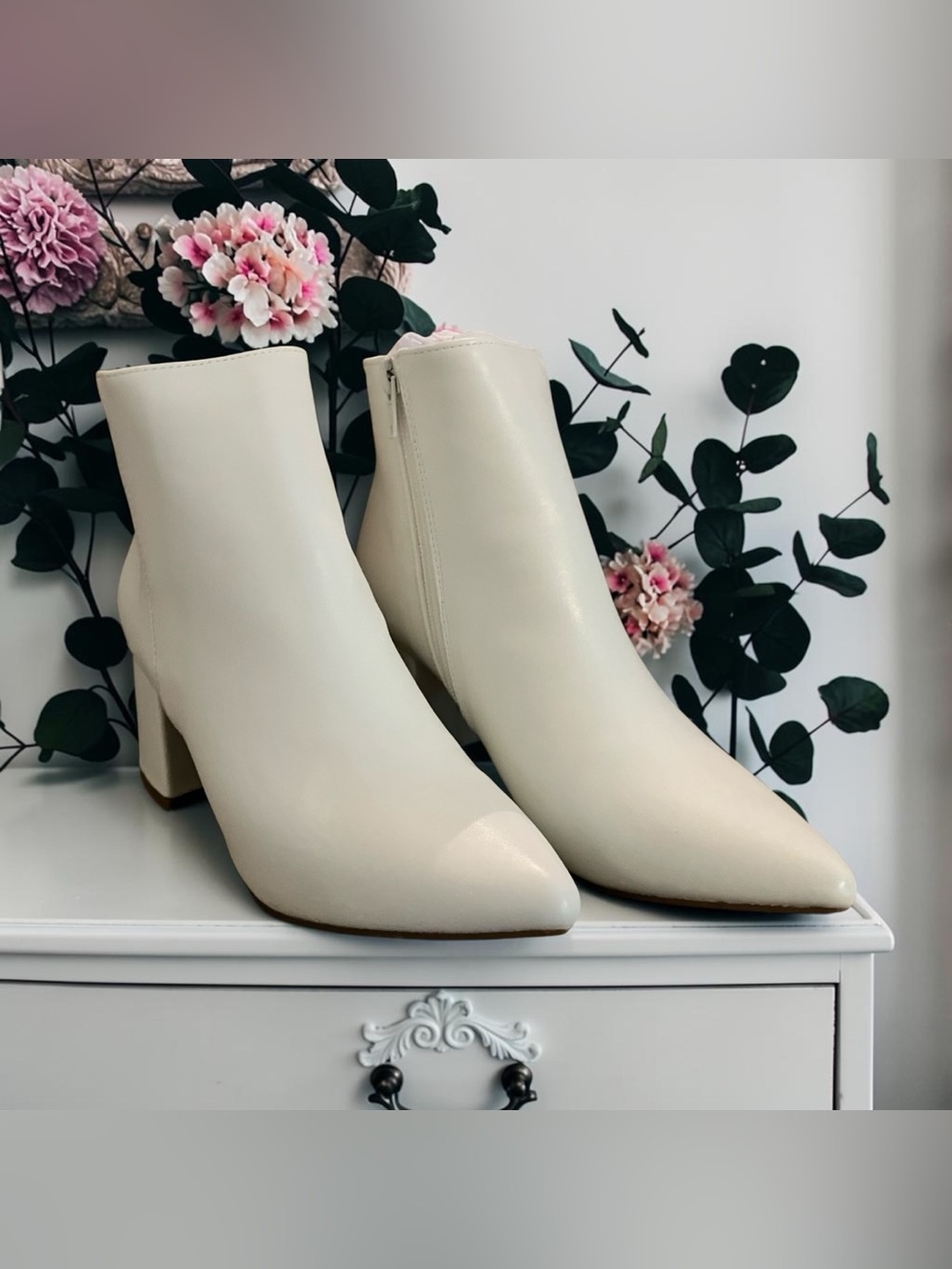 NWB X2B NESSA 1 WHITE VEGAN LEATHER POINTED TOE BLOCK HEEL ANKLE SIZE 7